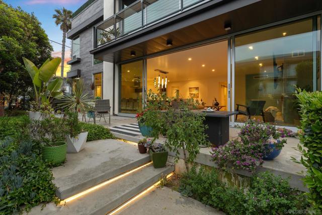 165 Pine Ave, Carlsbad CA: https://media.crmls.org/mediaz/c8dd4361-b065-46a5-a274-5f15c3c7155d.jpg