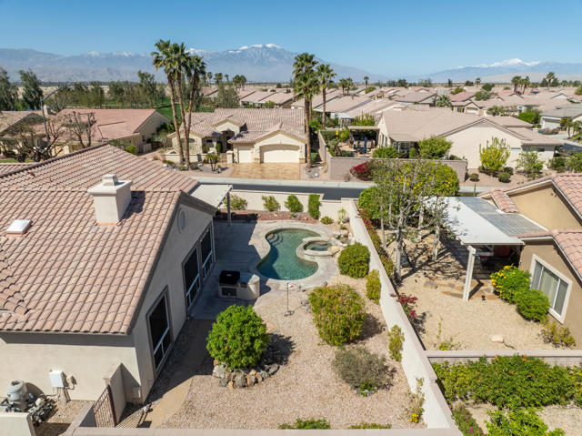 78210 Gray Hawk Drive, Palm Desert CA: https://media.crmls.org/mediaz/c8dda38e-4167-4745-9c31-ef61ff88d25f.jpg
