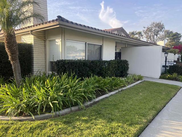 7061 Estrella De Mar, Carlsbad CA: https://media.crmls.org/mediaz/c8dee5cb-1540-45f9-8a39-62afd51e46a6.jpg