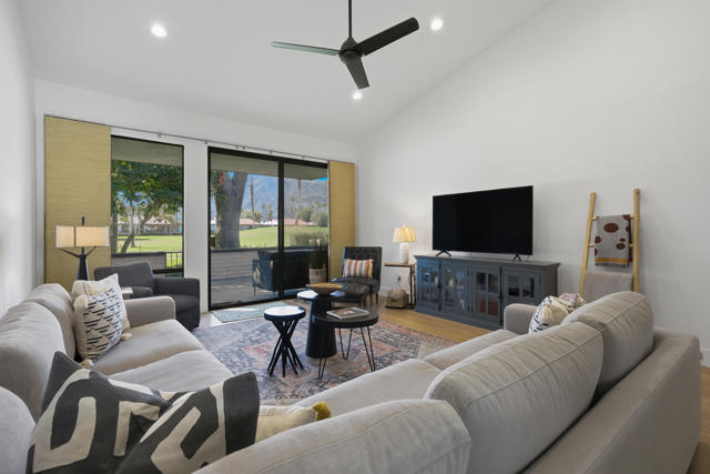 171 Avenida Las Palmas, Rancho Mirage CA: https://media.crmls.org/mediaz/c8df2001-87e2-4518-87b3-6c2d8b016855.jpg