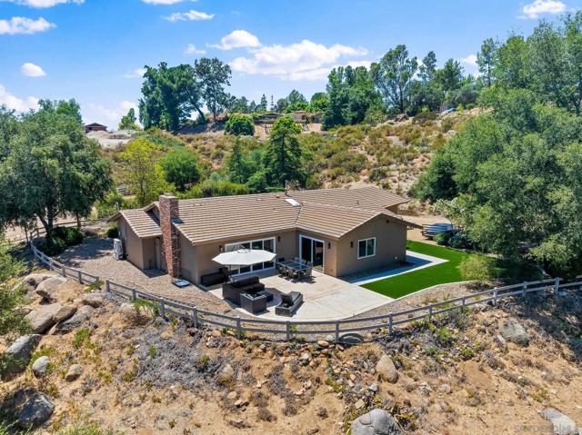 2686 Via Viejas, Alpine CA: https://media.crmls.org/mediaz/c8dfae17-654f-494b-af2f-c6ed3f43dd3e.jpg