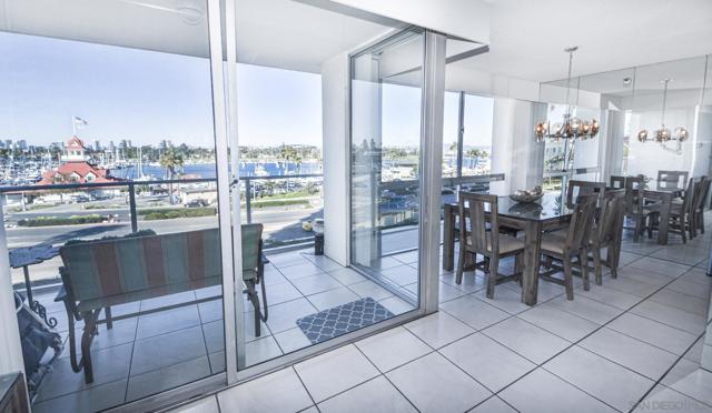 1710 Avenida Del Mundo, Coronado CA: https://media.crmls.org/mediaz/c8dfd8f1-6b52-410f-9a40-4c31da5e6a10.jpg