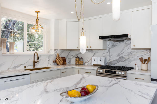 Detail Gallery Image 17 of 46 For 2345 Orange Cove Ave, La Crescenta,  CA 91214 - 5 Beds | 4/1 Baths