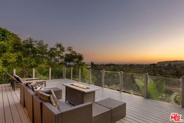 3625 Serra Road, Malibu CA: https://media.crmls.org/mediaz/c8e02681-6570-4d52-855d-fb7718da3c57.jpg