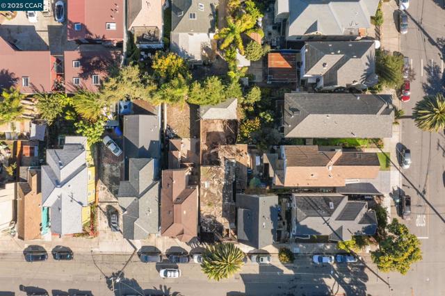 814 20th Street, Oakland CA: https://media.crmls.org/mediaz/c8e074e6-ad32-4b49-9cb1-85e230fbd8e7.jpg