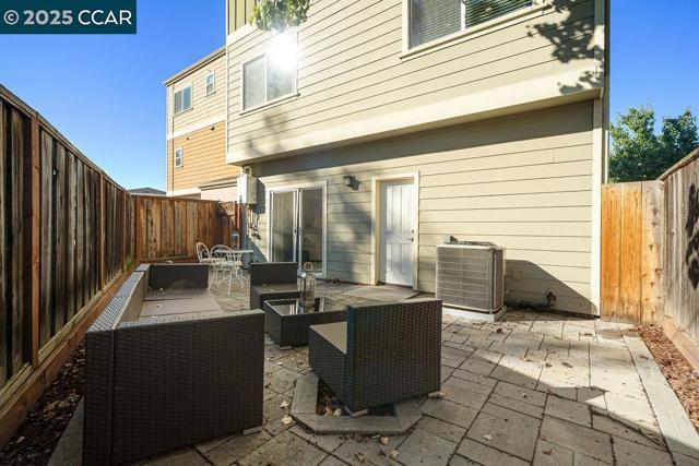 200 Valletta Ln, Pleasanton CA: https://media.crmls.org/mediaz/c8e15e9f-0342-4fae-b0fa-2eabab4b4954.jpg