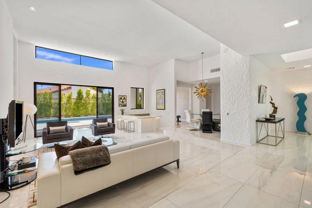 49 Mission Palms E Drive, Rancho Mirage CA: https://media.crmls.org/mediaz/c8e16fdb-72e8-4860-9ef4-9a01e82d528f.jpg