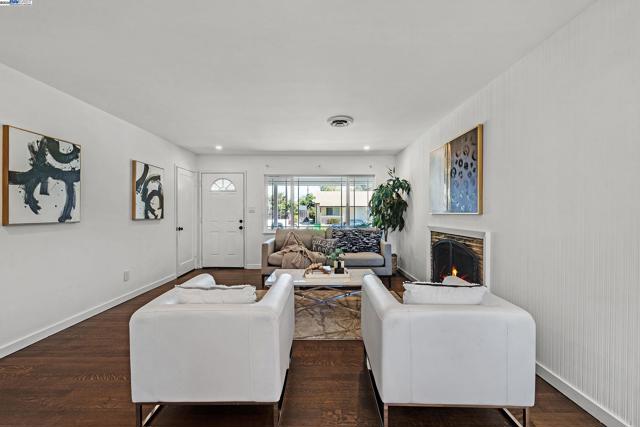 15833 Via Toledo, San Lorenzo CA: https://media.crmls.org/mediaz/c8e18385-c555-4fae-bf04-f3d3ae296b21.jpg