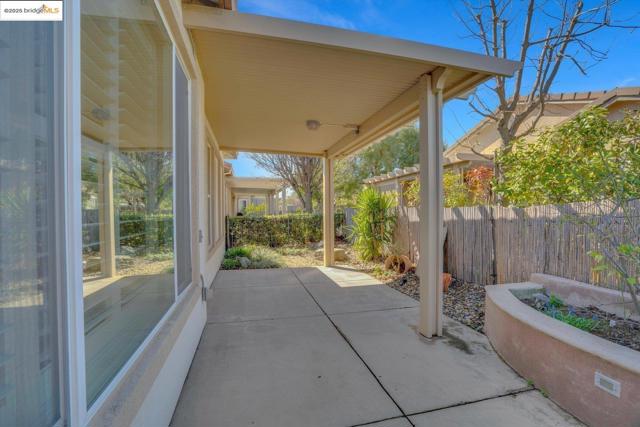 517 Marianna PL, Rio Vista CA: https://media.crmls.org/mediaz/c8e19443-4ec9-4e20-9646-f81cdc784e6b.jpg