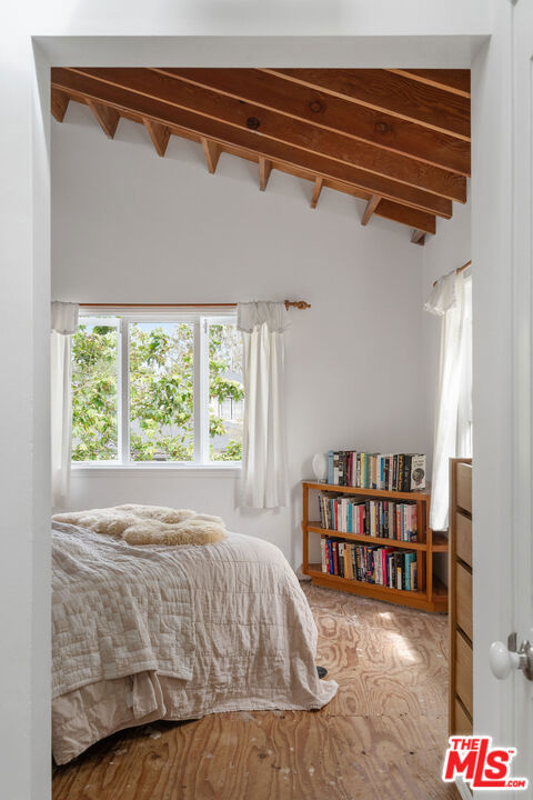 729 Superba Avenue, Venice CA: https://media.crmls.org/mediaz/c8e22272-6946-4875-ae4e-6794e8d74920.jpg