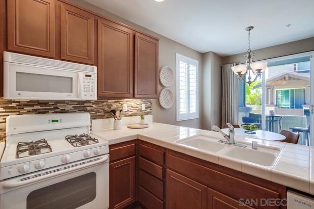 16915 HUTCHINS LANDING, San Diego CA: https://media.crmls.org/mediaz/c8e22654-b686-43ab-9891-c13012b66ddd.jpg