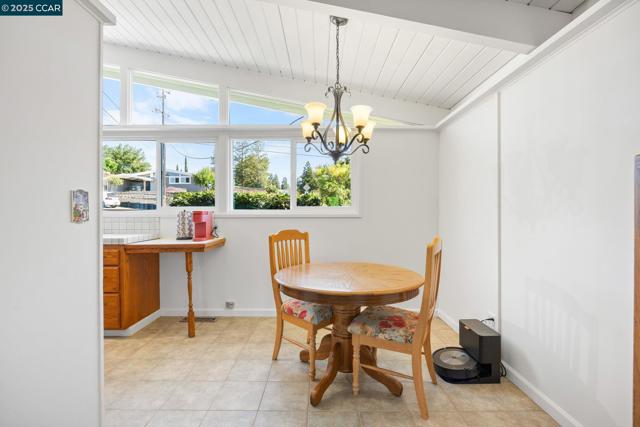 51 Gilrix Dr, Martinez CA: https://media.crmls.org/mediaz/c8e300a0-ea78-4efe-a4a6-51d132f461f0.jpg
