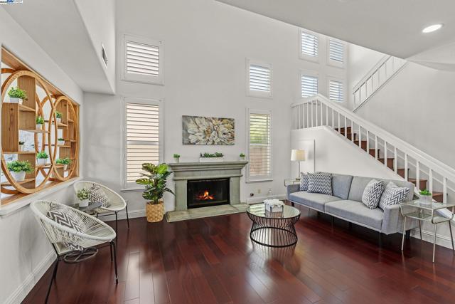 131 Diapian Bay, Alameda CA: https://media.crmls.org/mediaz/c8e36105-7ddf-4afc-89ee-96954f846c8e.jpg