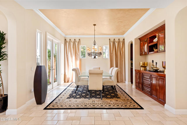 1008 N Country Club Drive, Simi Valley CA: https://media.crmls.org/mediaz/c8e37e3a-9f79-41d7-b83a-4544019e4df6.jpg