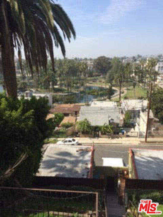 1016 Laguna Avenue, Los Angeles CA: https://media.crmls.org/mediaz/c8e3a649-2d57-41ea-ad01-beb9d7fed4ce.jpg