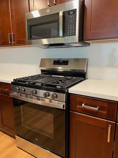 82 Crown Circle, South San Francisco CA: https://media.crmls.org/mediaz/c8e3b939-3f8a-4c82-84a3-48714cf48b39.jpg