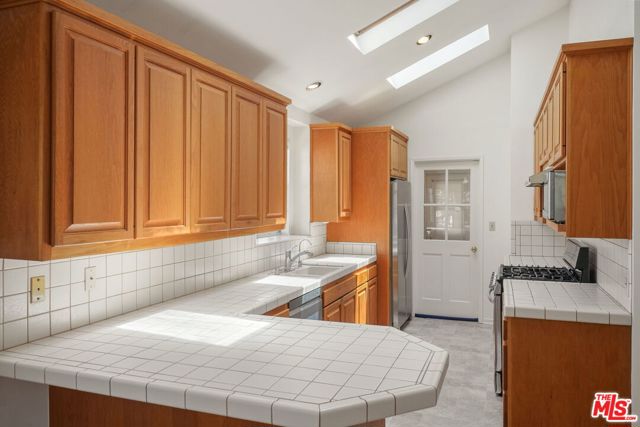 2534 Wellesley Avenue, Los Angeles CA: https://media.crmls.org/mediaz/c8e465da-bf3d-4523-92ab-733c0c4231ee.jpg