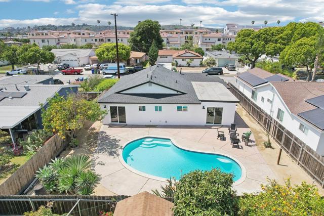 3243 Carolyn Circle, Oceanside CA: https://media.crmls.org/mediaz/c8e48f2e-d749-48c3-8af6-d721576075be.jpg