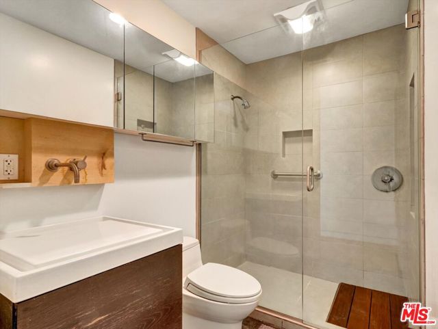 16959 Dulce Ynez Lane, Pacific Palisades CA: https://media.crmls.org/mediaz/c8e4ab84-b9ea-4077-a5eb-377b6fb8d67f.jpg