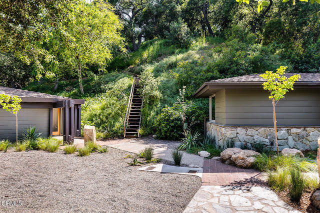 808 Inverness Drive, La Canada Flintridge CA: https://media.crmls.org/mediaz/c8e4e238-5ab7-40b4-bc11-ca396f34fa61.jpg