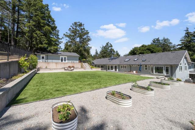 121 Day Valley Lane, Aptos CA: https://media.crmls.org/mediaz/c8e59b5e-7ad9-41ed-9aea-51d5f3887563.jpg