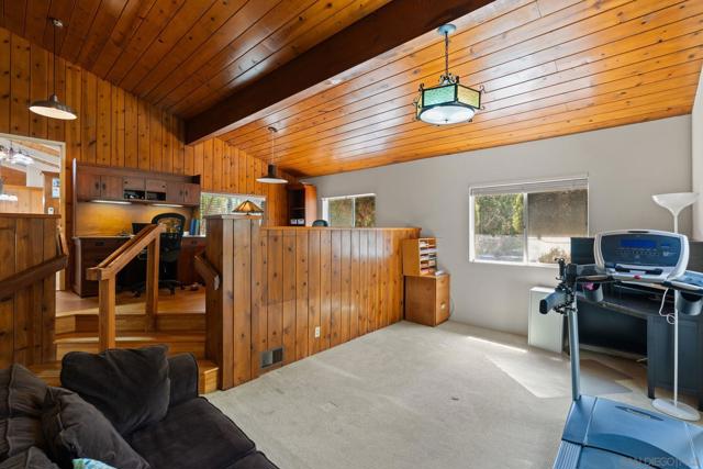 1515 San Dieguito Dr, Del Mar CA: https://media.crmls.org/mediaz/c8e8dfba-a1cf-4fe5-8286-5fa688ae21b9.jpg