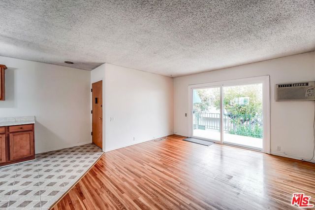 Image 3 for 11121 Queensland St #C18, Los Angeles, CA 90034
