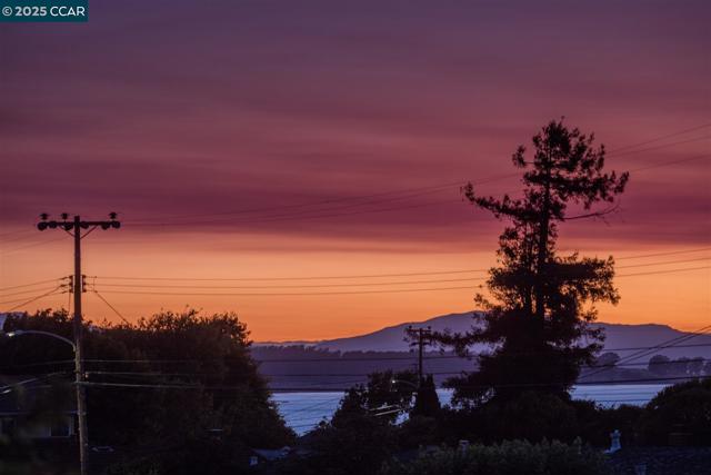 2283 Greenwich Rd, San Pablo CA: https://media.crmls.org/mediaz/c8e94aad-fd10-46b7-ba27-c5361a807827.jpg
