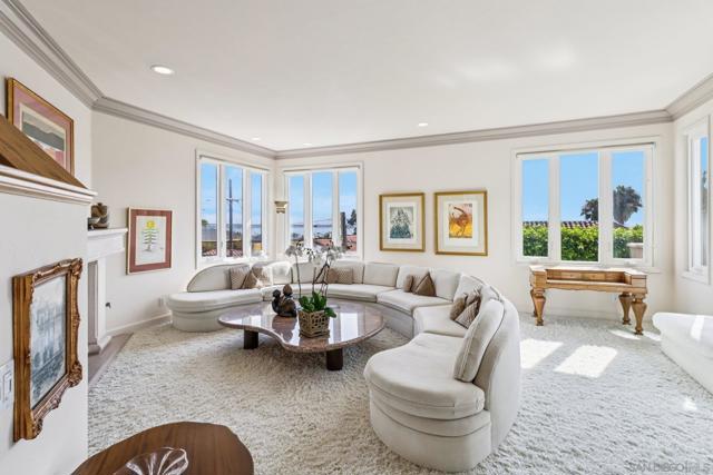 1295 W Redwood St, San Diego CA: https://media.crmls.org/mediaz/c8e96dd5-898d-496e-821e-ee2325083835.jpg