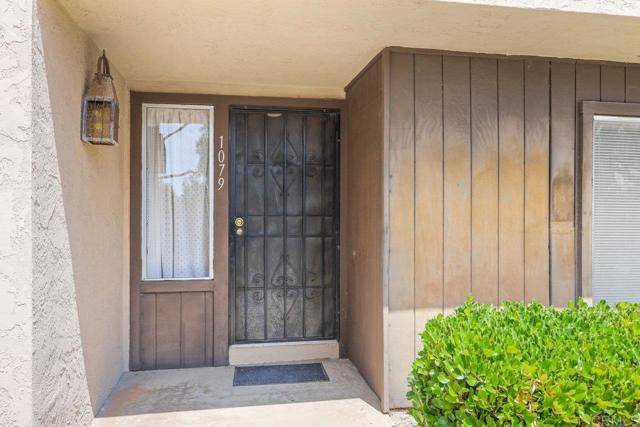 1079 Las Rosas Court, Chula Vista CA: https://media.crmls.org/mediaz/c8ea1334-c9d9-421e-a019-ed4bed3fac42.jpg