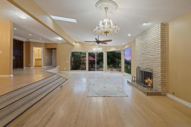 Image 10 of 37 For 6430 La Jolla Scenic Dr S