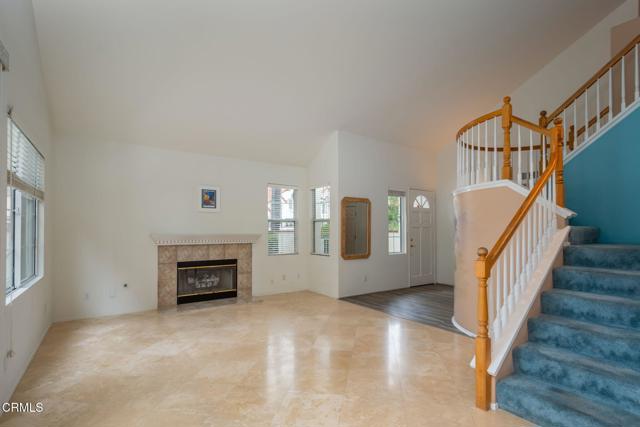 Detail Gallery Image 4 of 41 For 279 Camino Toluca, Camarillo,  CA 93010 - 3 Beds | 3 Baths