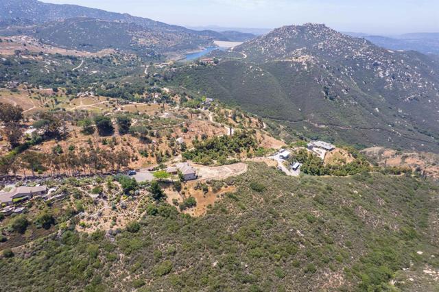16677 Falcon Heights Rd, Ramona CA: https://media.crmls.org/mediaz/c8eb1c5b-5c00-46b3-89a9-e31fb60a4ac1.jpg
