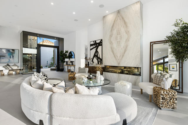 160 Kiva Drive, Palm Desert CA: https://media.crmls.org/mediaz/c8eba925-102a-4f85-b6f7-d45ff28415d6.jpg