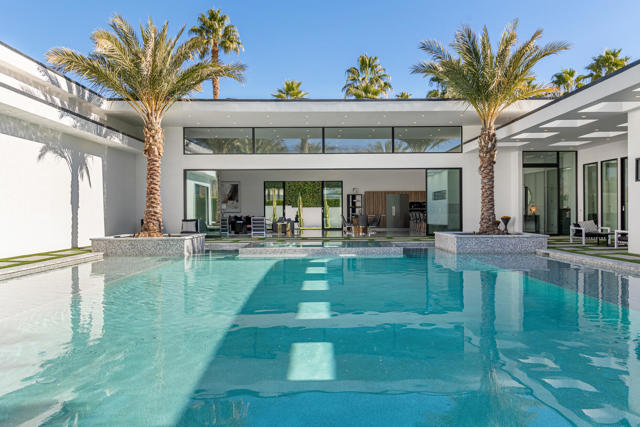 2 Bravo Court, Rancho Mirage CA: https://media.crmls.org/mediaz/c8ec1f31-c827-4a27-ac61-442b0d2ed90d.jpg