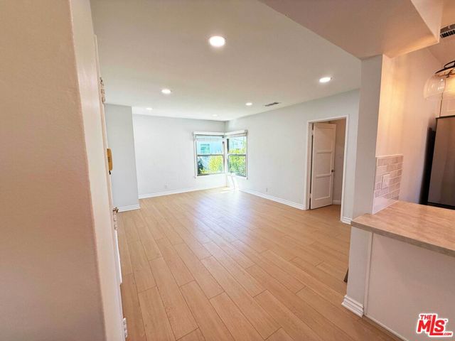 4125 West Toluca Lake Avenue photo 9