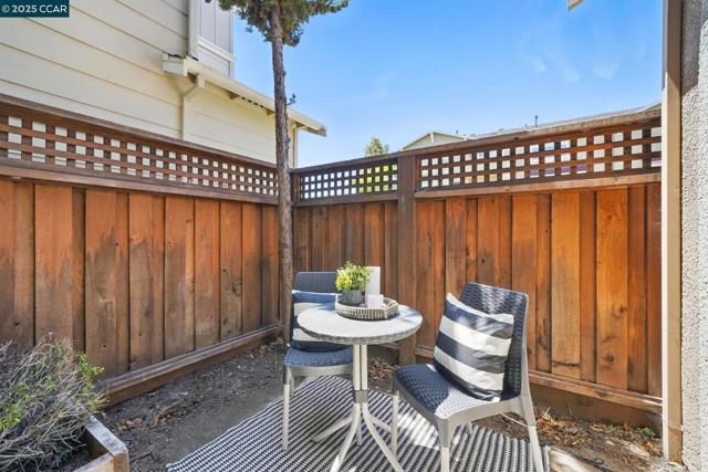 10708 Prince Royal Ct, Oakland CA: https://media.crmls.org/mediaz/c8ec7881-b7bc-467c-9d65-f0d9b1997ac8.jpg