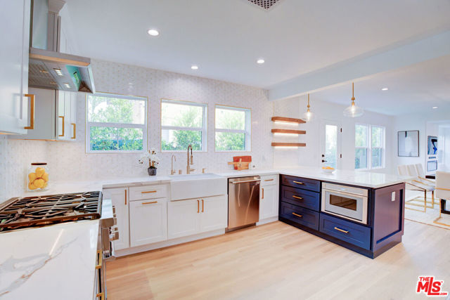 1027 S Lucerne Boulevard, Los Angeles CA: https://media.crmls.org/mediaz/c8ece8b7-c237-404a-8e8c-927af750d1ba.jpg