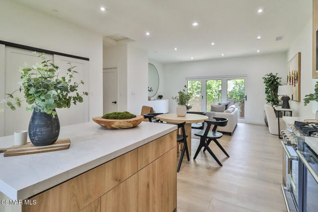 514 W Washington Boulevard, Pasadena CA: https://media.crmls.org/mediaz/c8ed82ad-6e27-4d1b-8a14-6d5f3b08e248.jpg