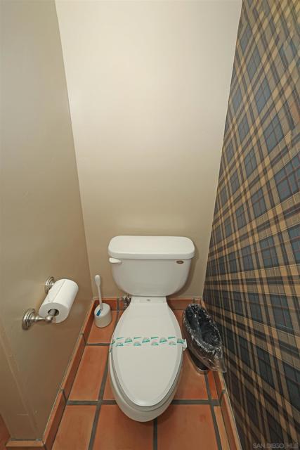 2003 Costa Del Mar Rd, Carlsbad CA: https://media.crmls.org/mediaz/c8eda05a-2505-4bef-9ef1-5bf503f87a18.jpg