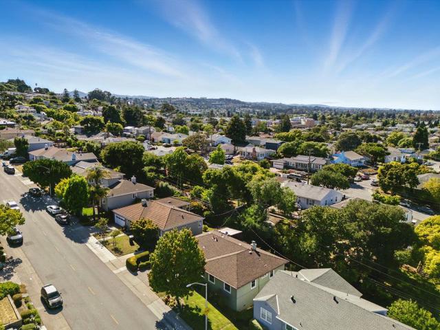 120 42nd Avenue, San Mateo CA: https://media.crmls.org/mediaz/c8eeba76-c64c-4986-a2af-eae13cf281d9.jpg