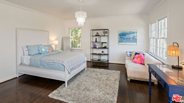 850 Birchwood Drive, Los Angeles CA: https://media.crmls.org/mediaz/c8eec9e4-d967-4c97-af4b-c2d557d5d060.jpg