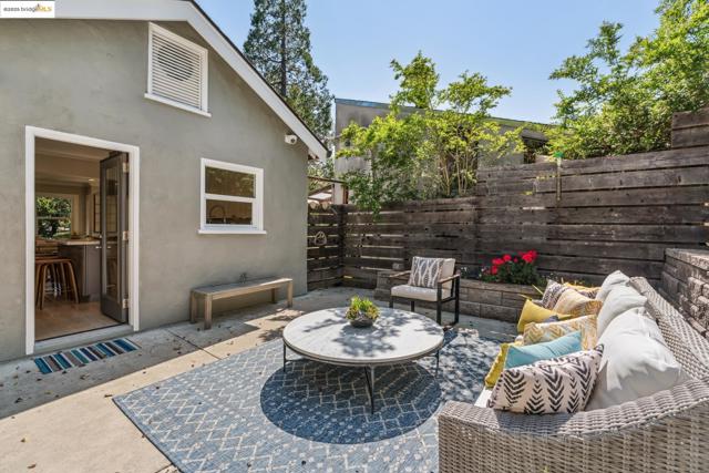 2847 Shasta Rd, Berkeley CA: https://media.crmls.org/mediaz/c8ef225d-f784-4b37-847e-d1435620ec7f.jpg