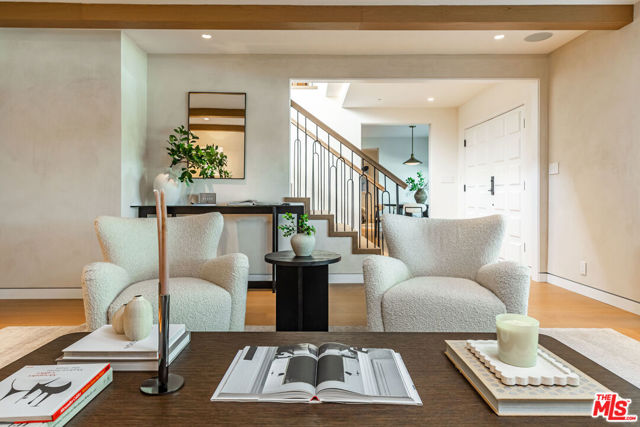 365 Norcroft Avenue, Los Angeles CA: https://media.crmls.org/mediaz/c8ef33fe-ae6a-4ba3-8768-05b945b7bf76.jpg