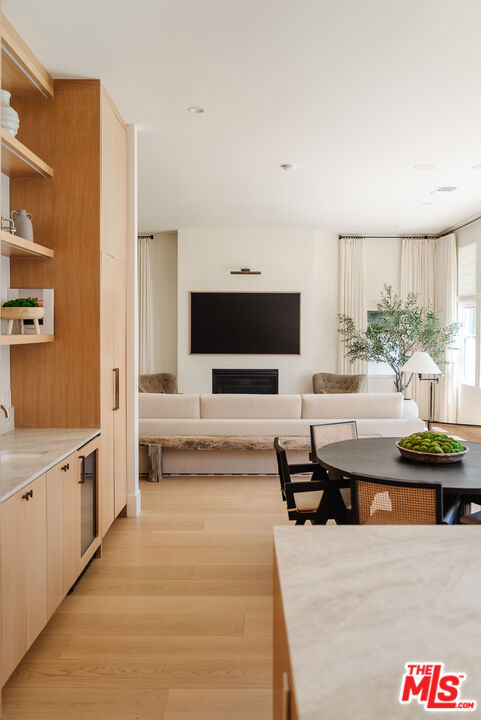 4508 Vesper Avenue, Sherman Oaks CA: https://media.crmls.org/mediaz/c8ef7139-e8fd-4089-b20a-6e331e1ddc85.jpg