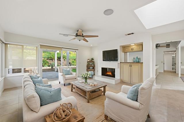 Detail Gallery Image 9 of 25 For 17765 Corte Erizo, San Diego,  CA 92128 - 3 Beds | 2 Baths