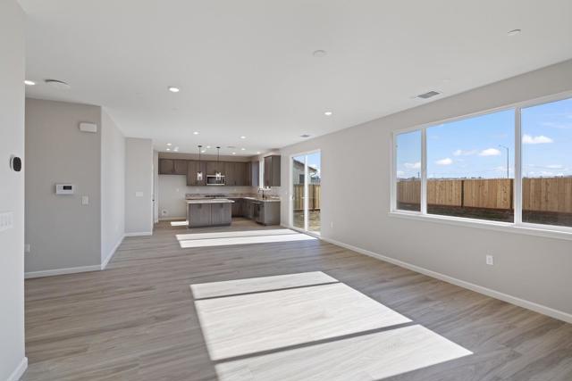 1861 Hydrangea Drive, Hollister CA: https://media.crmls.org/mediaz/c8f0001b-57e2-472d-b691-f3e20da52a5f.jpg