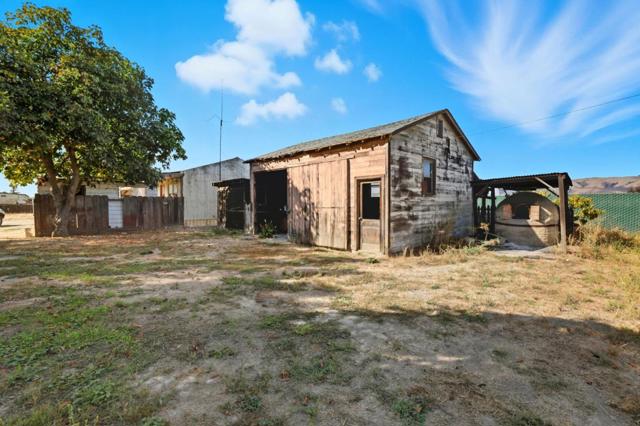 790 Shore Road, Hollister CA: https://media.crmls.org/mediaz/c8f09868-6ed4-466e-ae69-f91ad4463e07.jpg