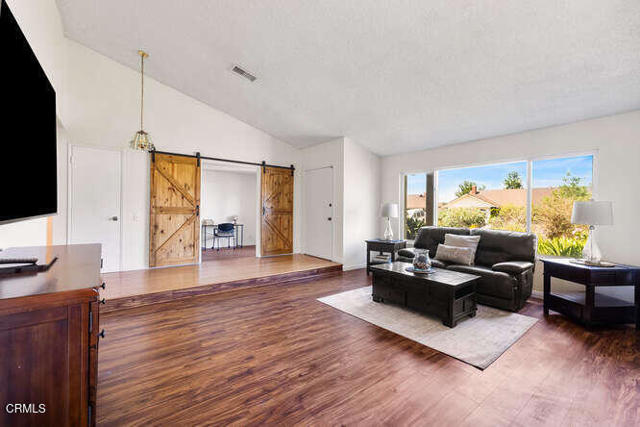 1942 Chalon Street, Newbury Park CA: https://media.crmls.org/mediaz/c8f0b35d-7952-45c8-a6c0-ac5e52446e57.jpg