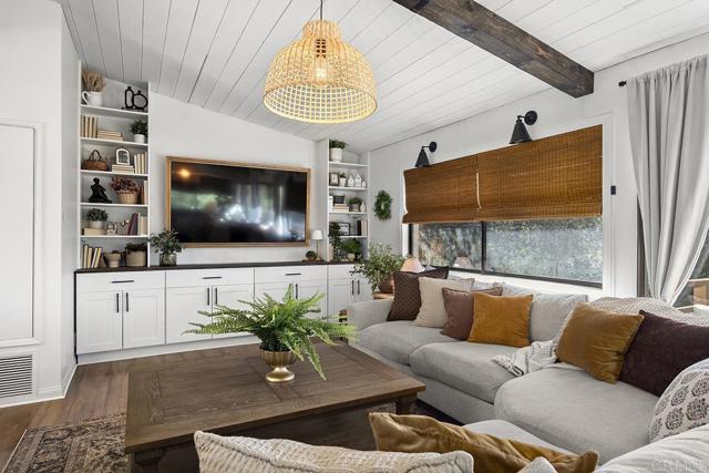 Image 19 of 64 For 8405 Foothill